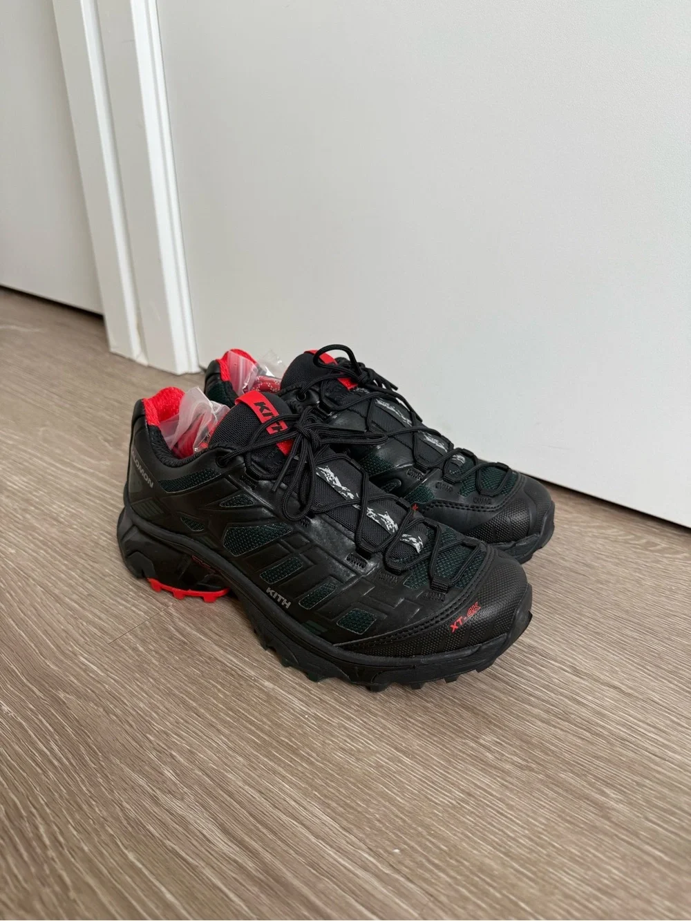 Salomon x KITH XT-4K “Kithmas” Sneaker
